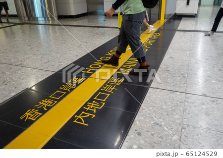 中国　地下にある香港と本土の境目 65124529