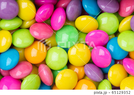 Pile of colorful sweet candy chocolates coated on 65129352