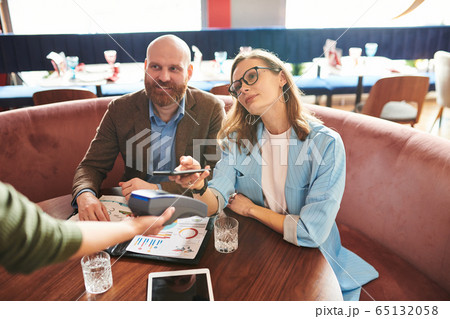 Using wireless device for payment Using wireless device for payment 65132058