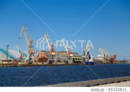 View of the cargo port 65132611