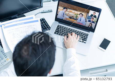 ビジネスマン、オンライン会議 65132793