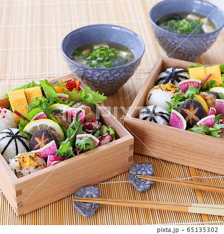 肉詰めしいたけのお弁当 65135302