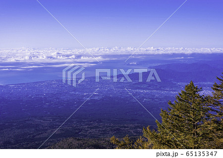 (静岡県)富士山富士宮五合目から見下ろす、静岡方面 (静岡県)富士山富士宮五合目から見下ろす、静岡方面 65135347