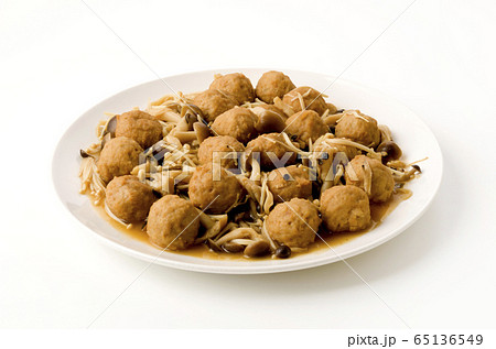 鶏肉団子と茸のおかず 65136549