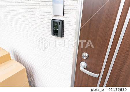 集合住宅の玄関(カメラ付きドアホン付き) 65136659