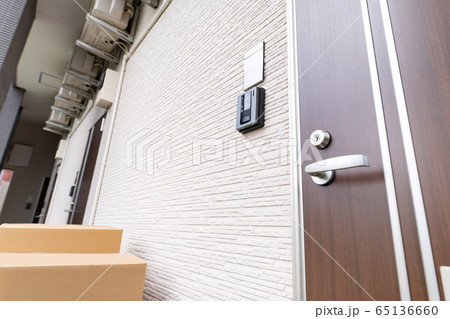 集合住宅の玄関(カメラ付きドアホン付き) 65136660