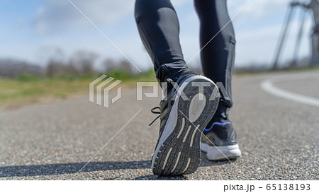 ランナーがランニング中 ランナーがランニング中 65138193