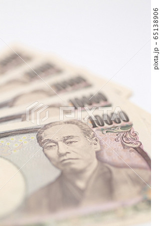 一万円札 (10000円札 新券 金 紙幣 日本銀行券 流通通貨 クローズアップ コピースペース) 一万円札 (10000円札 新券 金 紙幣 日本銀行券 流通通貨 クローズアップ コピースペース) 65138906