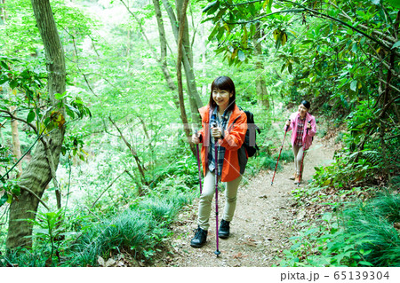 登山 女性 山ガール トレッキング 山登り 山 アウトドア ハイキング 登山 女性 山ガール トレッキング 山登り 山 アウトドア ハイキング 65139304