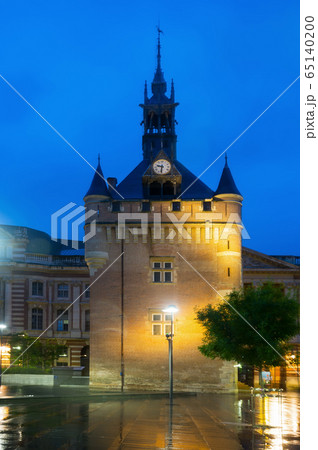 Night view of Donjon du Capitole, Toulouse Night view of Donjon du Capitole, Toulouse 65140200
