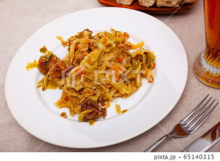 Stewed cabbage with pork Stewed cabbage with pork 65140315