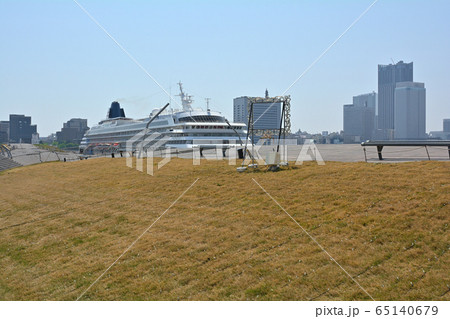 横浜・大さん橋 65140679