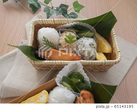 おにぎり　お弁当のタグ 65143195