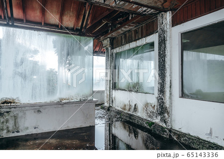 photo of the room of an abandoned building 65143336