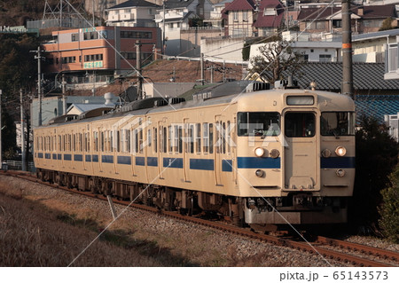 朝日を浴びて早朝の可部線を走行する113/115系電車(瀬戸内色)_2013/3/3撮影 65143573