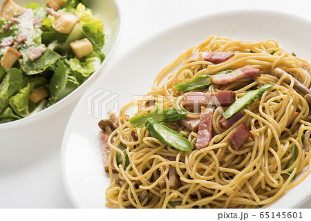 アスパラとベーコンのパスタ アスパラとベーコンのパスタ 65145601
