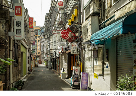 コロナ禍で閑散とした新橋 65146683