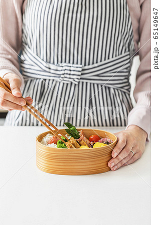 お弁当を作るシーン 65149647