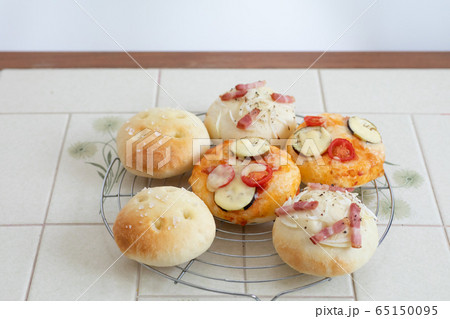 おうちでパン作り　フォカッチャ　フォカッチャピザ　総菜パン 65150095