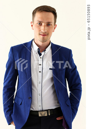 Handsome smiling man in suit looking in camera 65150893