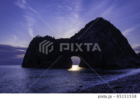 （静岡県）西伊豆　千貫門　夕景 65151538