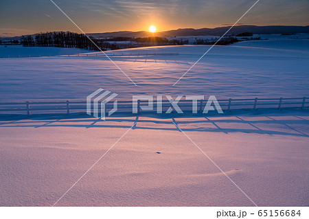 《北海道》冬の美瑛・新栄の丘の夕景 65156684