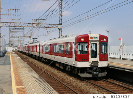 近鉄大阪線 俊徳道駅を通過する電車 近鉄大阪線 俊徳道駅を通過する電車 65157357