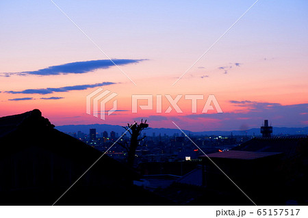 里の夕暮れ 65157517