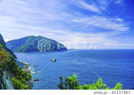 西伊豆　黄金崎展望台より安良里港方面を望む 65157865
