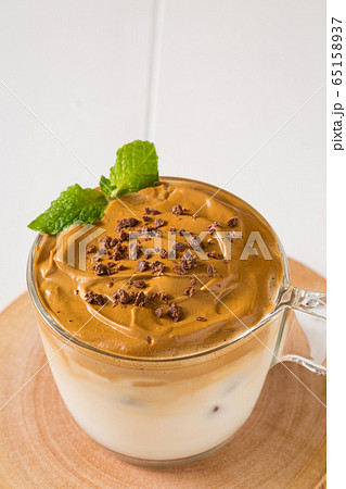 ダルゴナコーヒー - Whipped dalgona coffee ダルゴナコーヒー - Whipped dalgona coffee 65158937