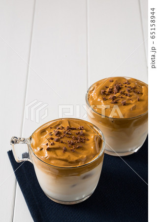 ダルゴナコーヒー - Whipped dalgona coffee 65158944