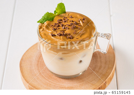 ダルゴナコーヒー - Whipped dalgona coffee ダルゴナコーヒー - Whipped dalgona coffee 65159145
