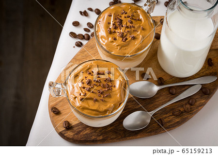 ダルゴナコーヒー - Whipped dalgona coffee 65159213