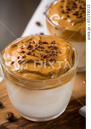 ダルゴナコーヒー - Whipped dalgona coffee 65159215