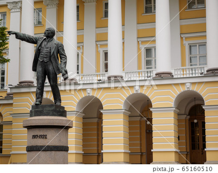 Lenin in front of Smolny Institute 65160510