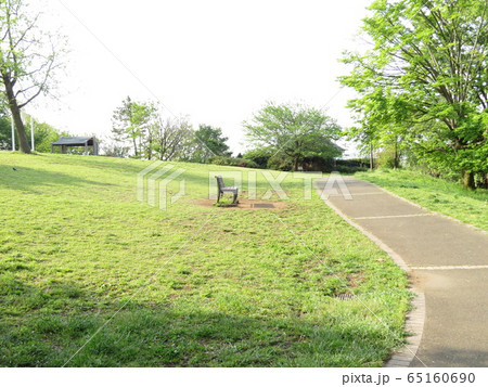 誰もいない閑散とした公園 誰もいない閑散とした公園 65160690