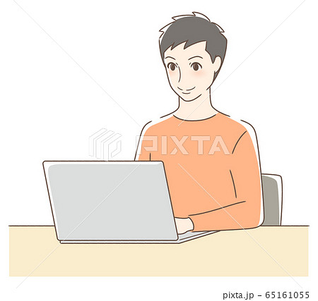 パソコンを操作して笑顔の男性 65161055