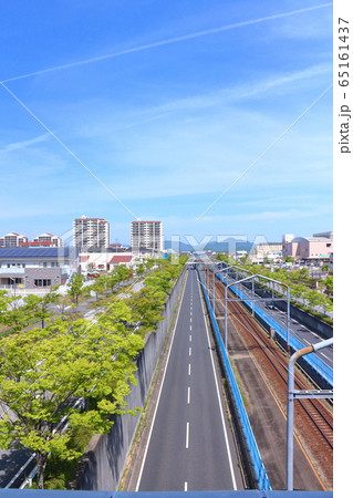 初夏の都市風景 65161437