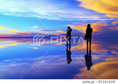 ウユニの夕景（ボリビア） 65161928