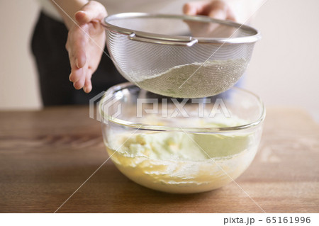 お菓子作り　小麦粉 65161996