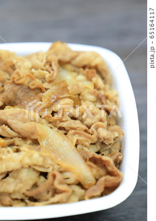 おいしい牛丼弁当 65164117