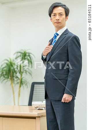 ビジネス　ビジネスイメージ　男性 65164511