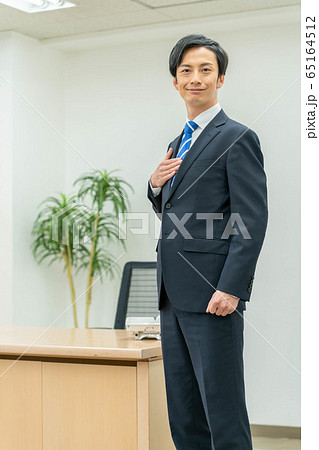 ビジネス　ビジネスイメージ　男性 65164512