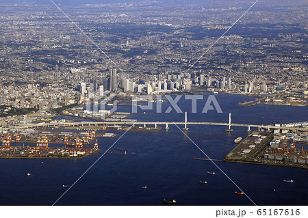 上空より望む：横浜港 65167616