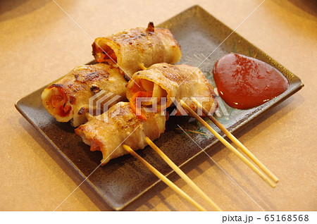 豚キムチの串焼き 居酒屋メニュー 豚キムチの串焼き 居酒屋メニュー 65168568