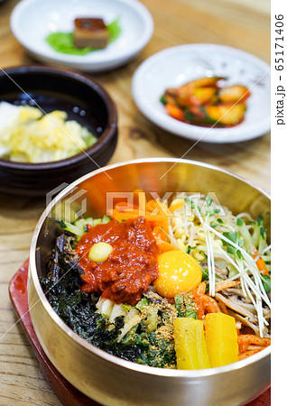 ビビンバ 韓国料理 卵 65171406