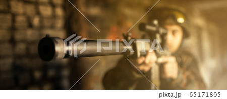 Soldier in the war to aim with weapons 65171805