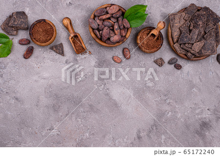 Natural cocoa powder, cocoa beans and chocolate 65172240