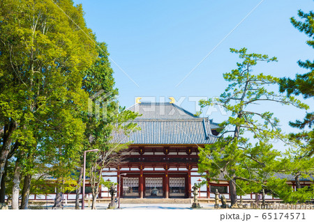 東大寺 中門と境内風景 （奈良県奈良市） 65174571