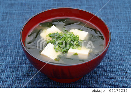 味噌汁 豆腐 ワカメ 味噌汁 豆腐 ワカメ 65175255